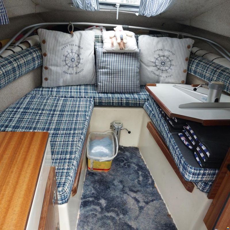 Sealine Conti 18 Cabin