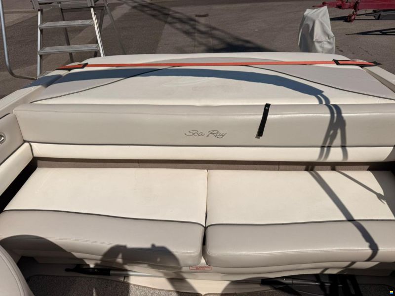 Sea Ray 210 Overnighter