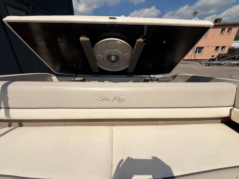 Sea Ray 210 Overnighter
