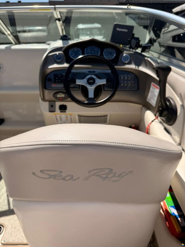 Sea Ray 210 Overnighter
