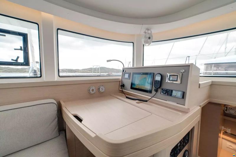 Lagoon 42