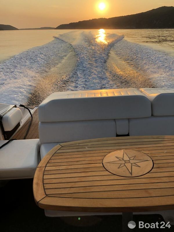 Regal 2250 Cuddy