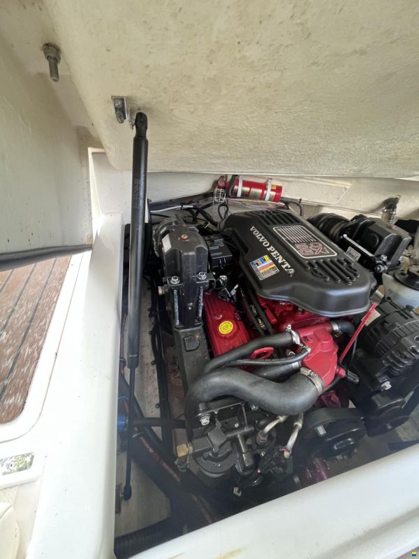 Regal 2250 Cuddy