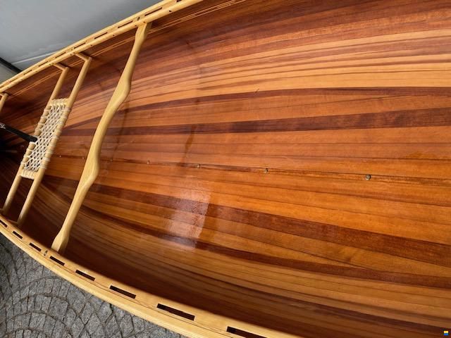 Morley Canoes / 17' Guide