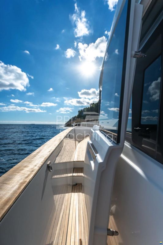 Azimut Magellano 66