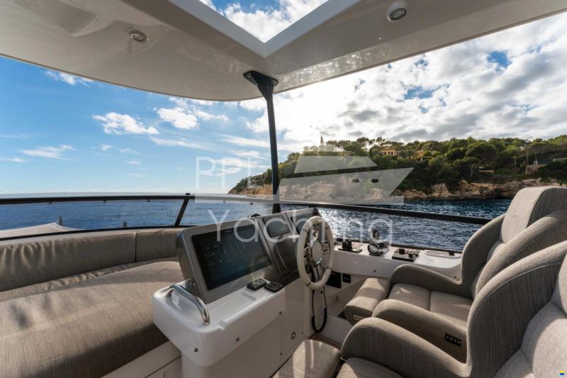 Azimut Magellano 66