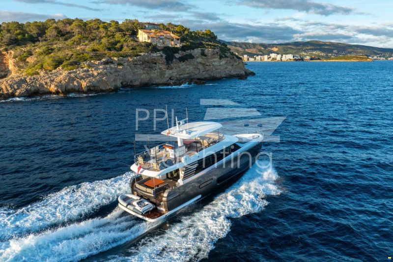 Azimut Magellano 66