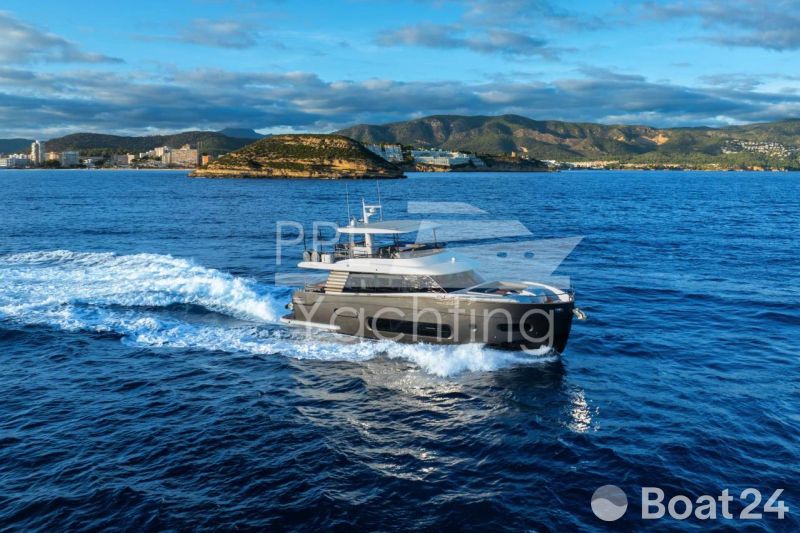 Azimut Magellano 66