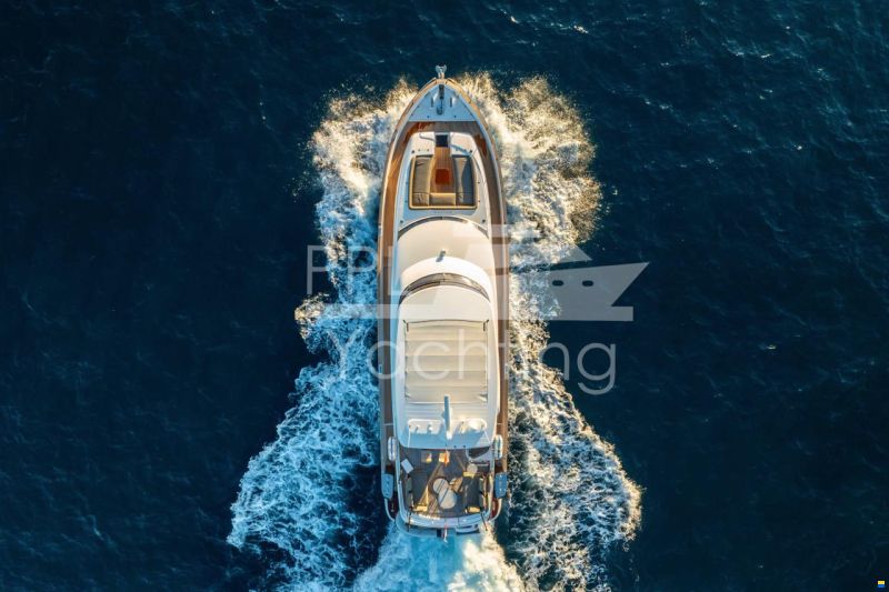 Azimut Magellano 66
