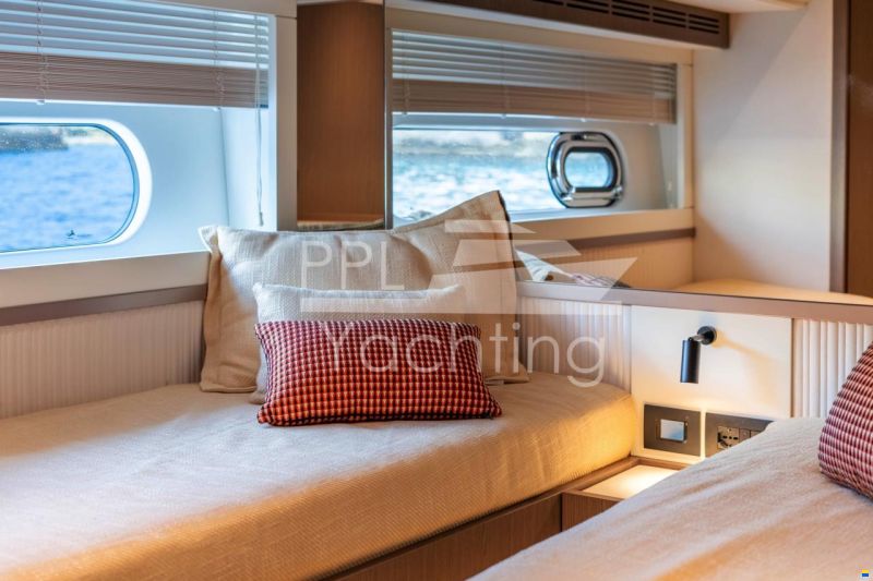 Azimut Magellano 66