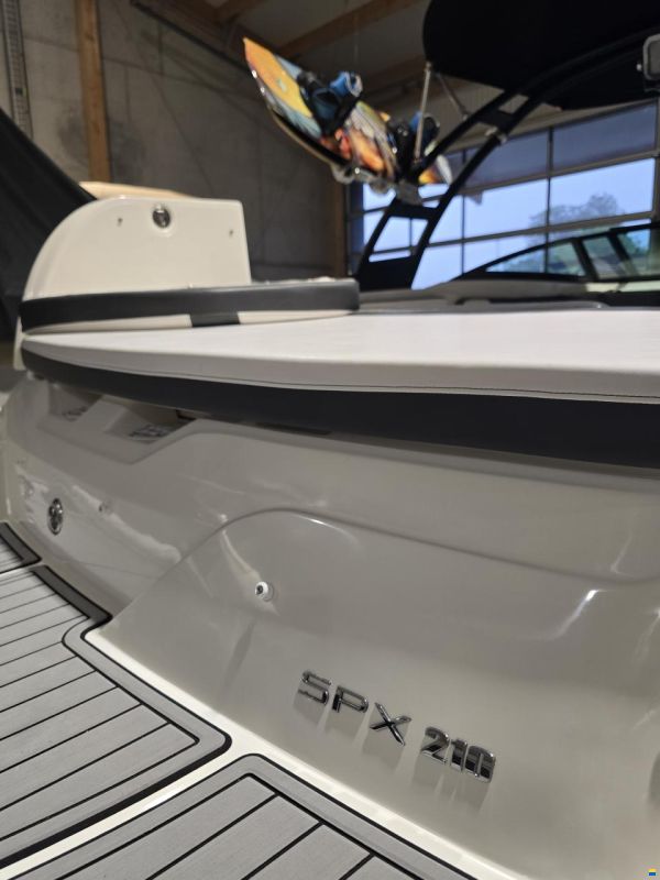 Sea Ray 210 SPX