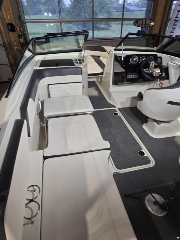 Sea Ray 210 SPX