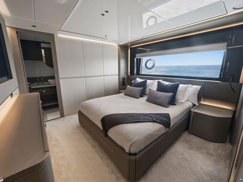 Sunseeker 100 Yacht
