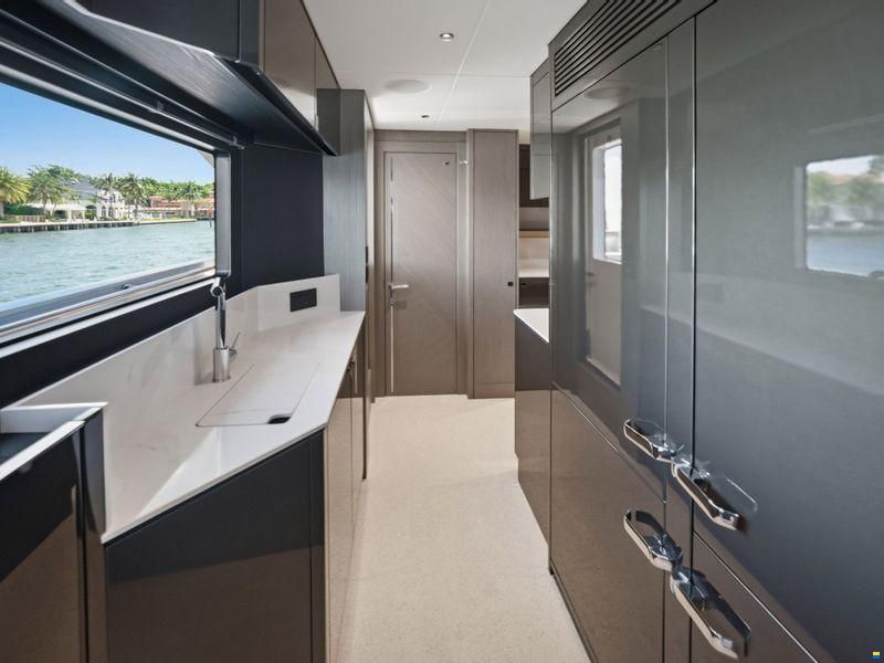 Sunseeker 100 Yacht