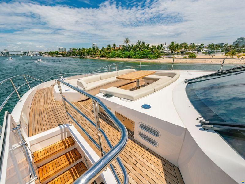 Sunseeker 100 Yacht