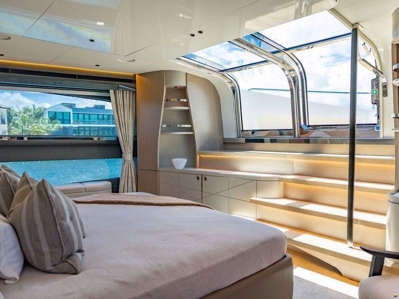 Sunseeker 100 Yacht