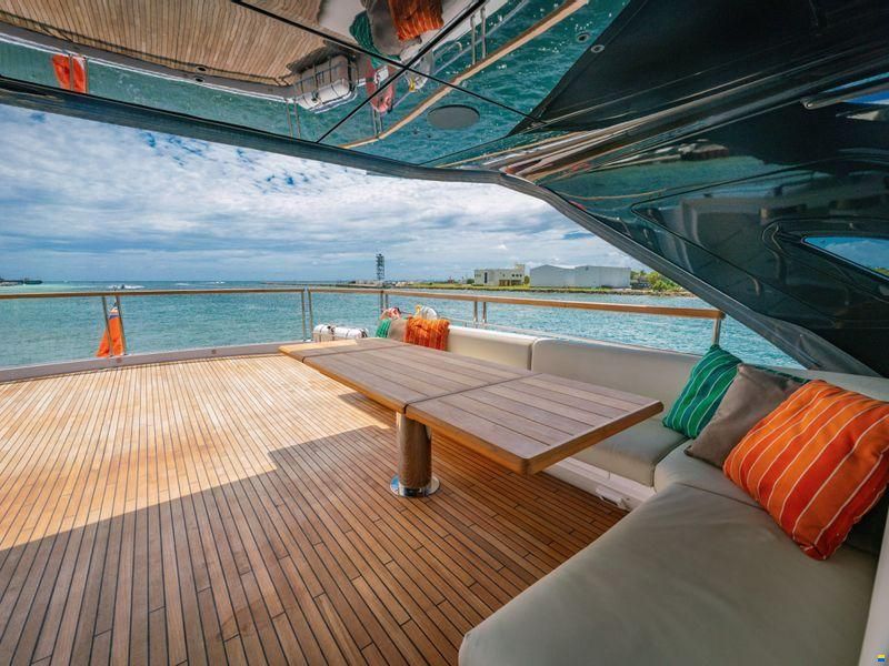 Sunseeker 100 Yacht