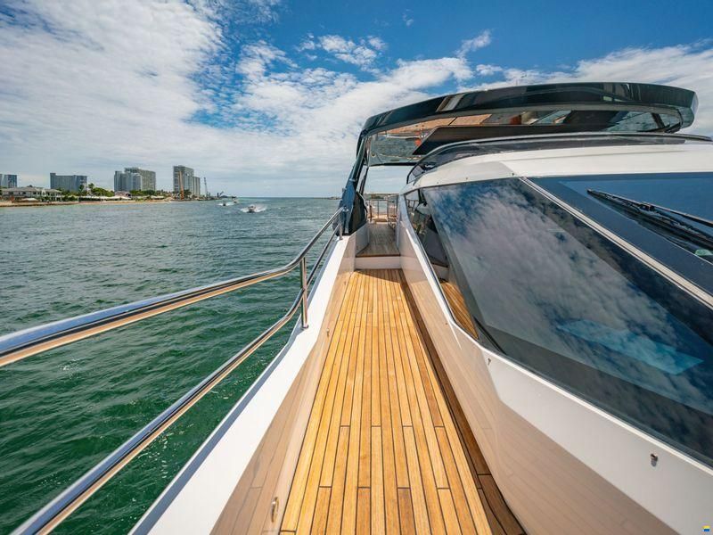 Sunseeker 100 Yacht