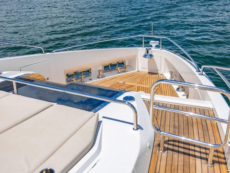 Sunseeker 100 Yacht