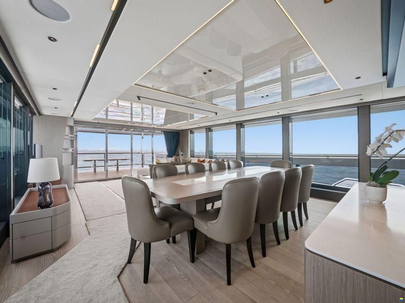 Sunseeker 100 Yacht