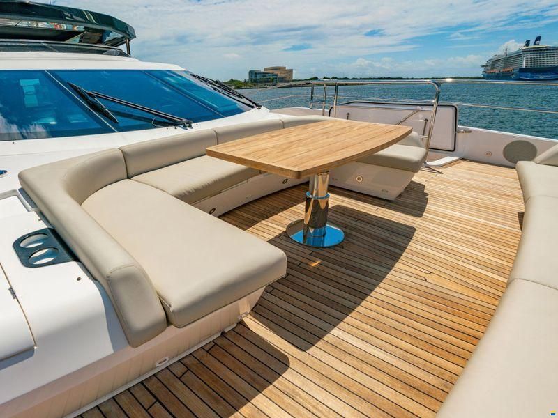 Sunseeker 100 Yacht