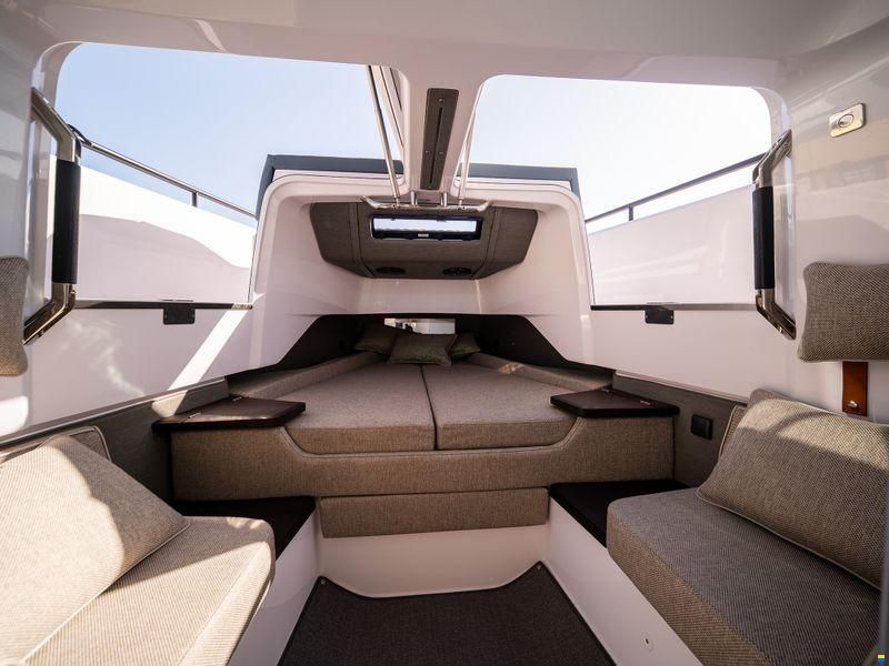 Axopar 37XC Cross Cabin