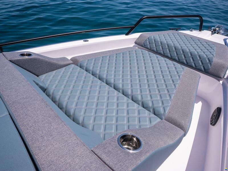 Axopar 37XC Cross Cabin