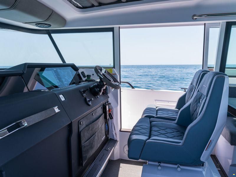 Axopar 37XC Cross Cabin