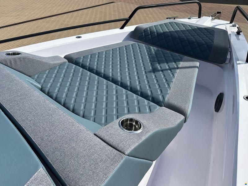 Axopar 37XC Cross Cabin
