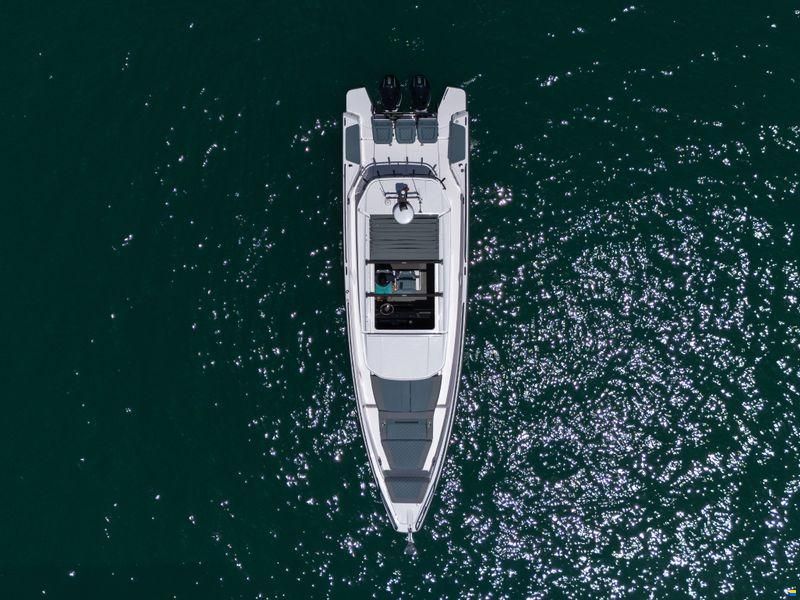 Axopar 37XC Cross Cabin