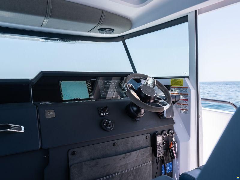 Axopar 37XC Cross Cabin
