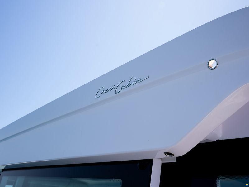 Axopar 37XC Cross Cabin