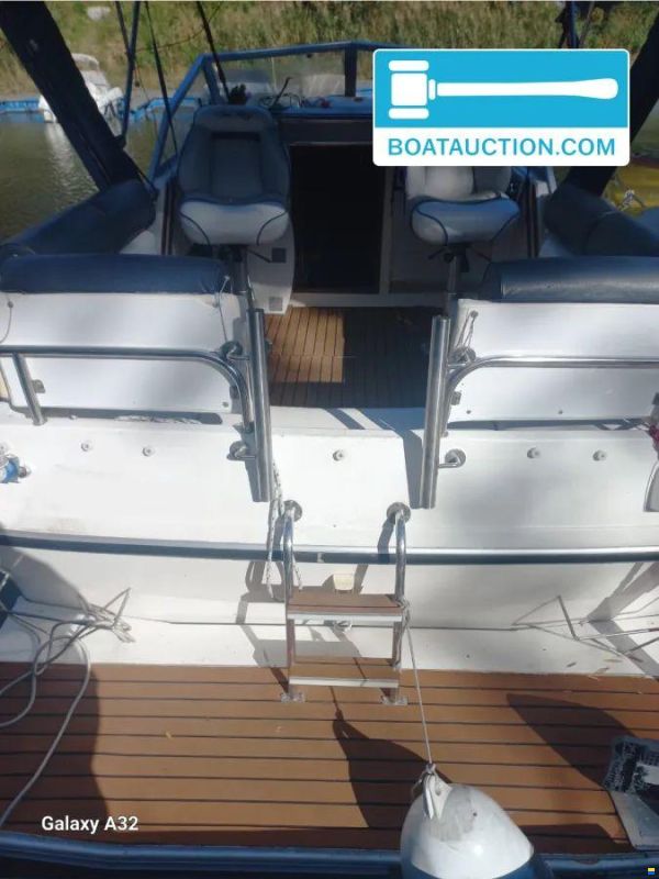 Fairline 21