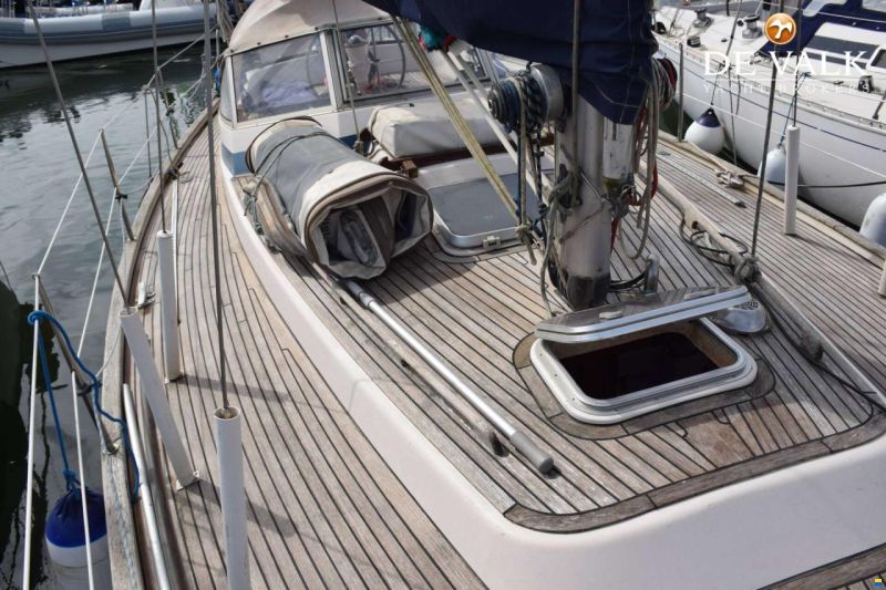 Hallberg-Rassy 352