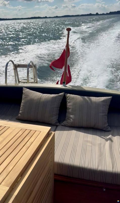 Coronet 24 Midi