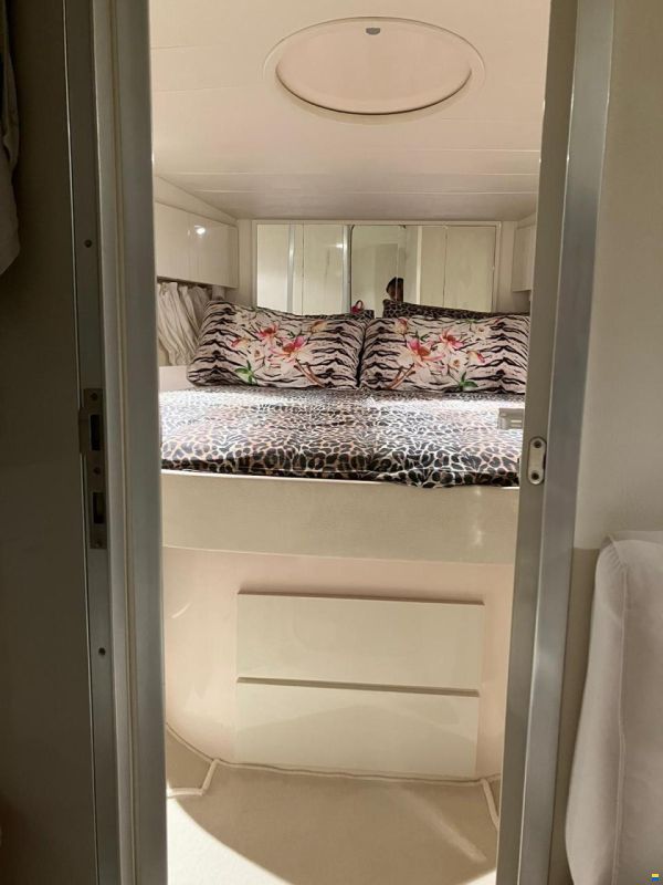 Pershing 38