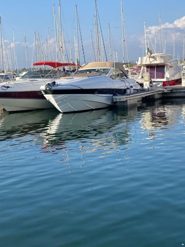 Pershing 38