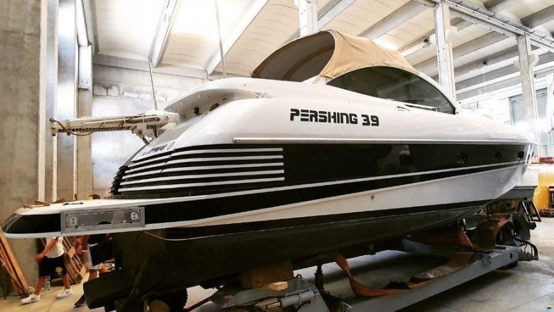 Pershing 38