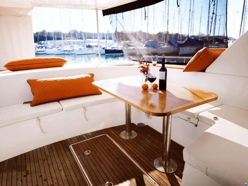 Lagoon Power 44
