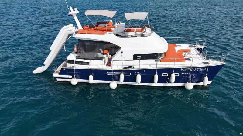 Lagoon Power 44