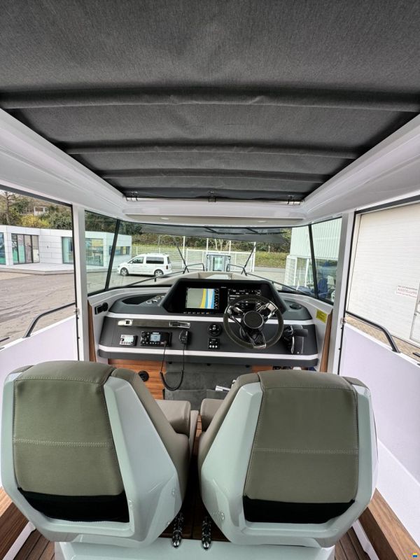 Axopar 28 Cabin