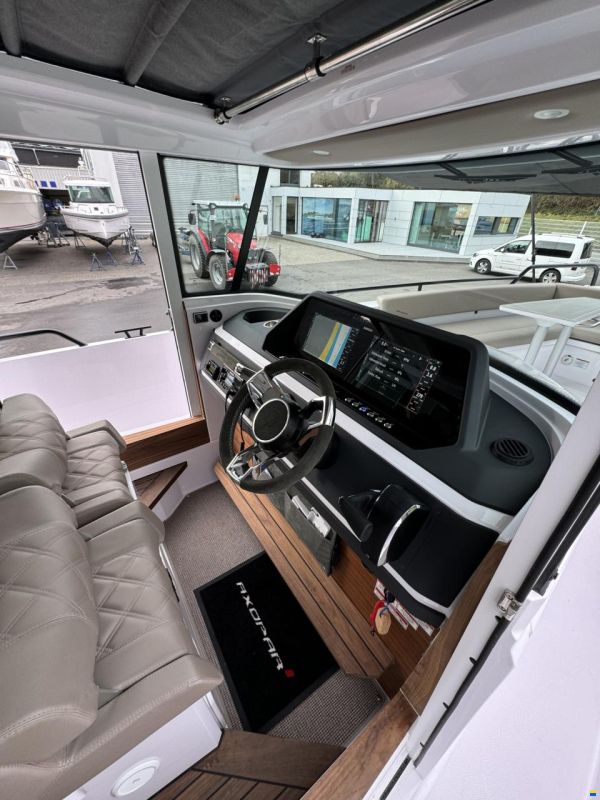Axopar 28 Cabin