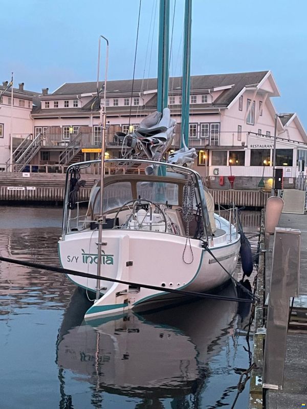 Freedom 35 Cat Ketch