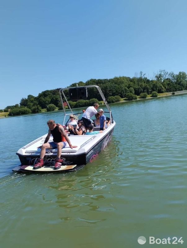 Correct Craft Barefoot Excel Nautique