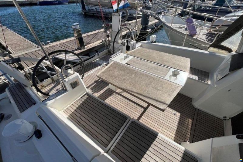 Beneteau Oceanis 38