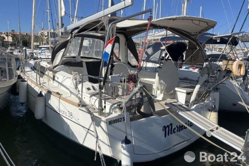 Beneteau Oceanis 38 Marina Estrella