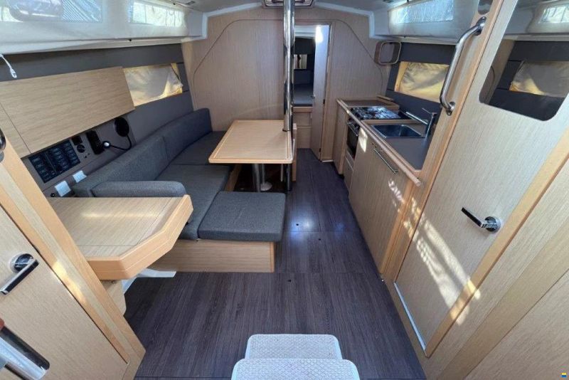 Beneteau Oceanis 38