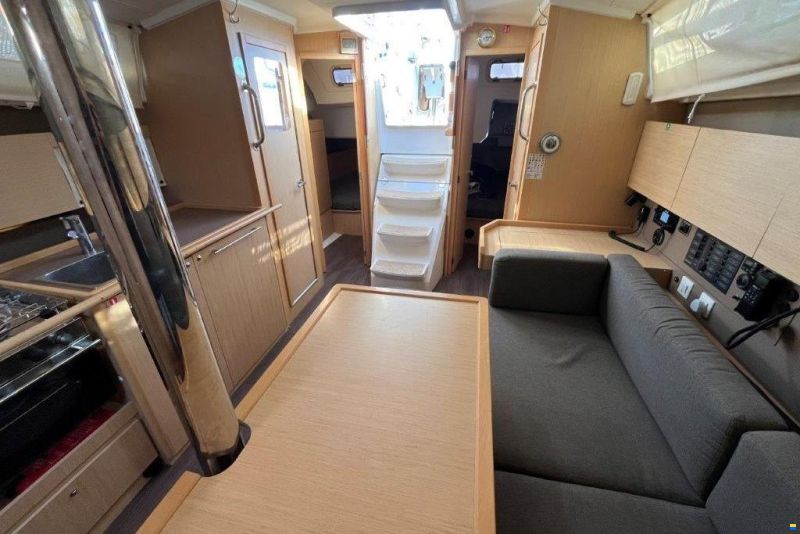 Beneteau Oceanis 38