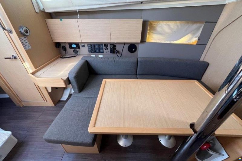 Beneteau Oceanis 38