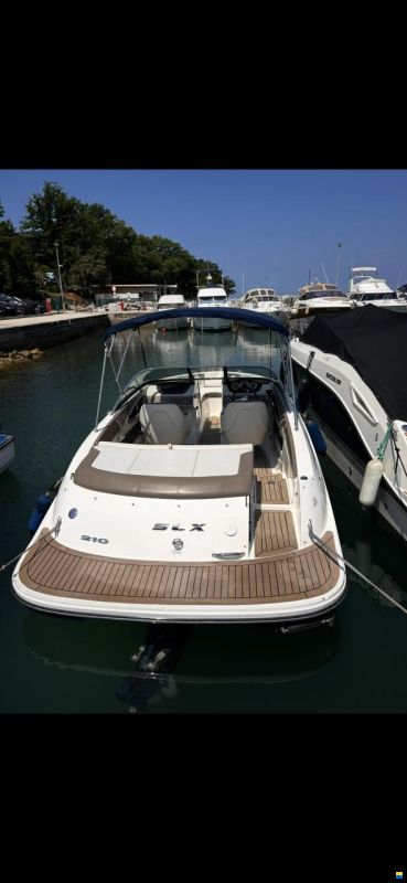 Sea Ray SLX 210